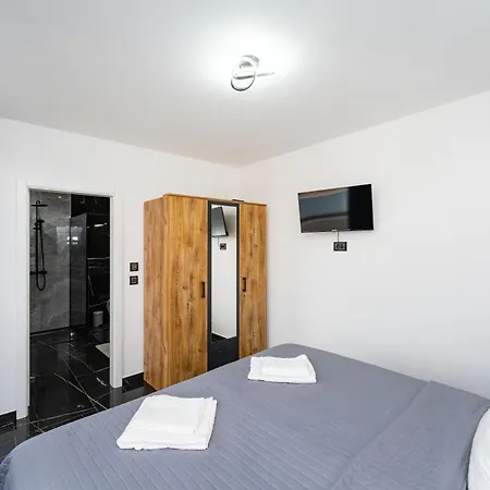 Bellavista Mit Privatpool Nahe Zadar *